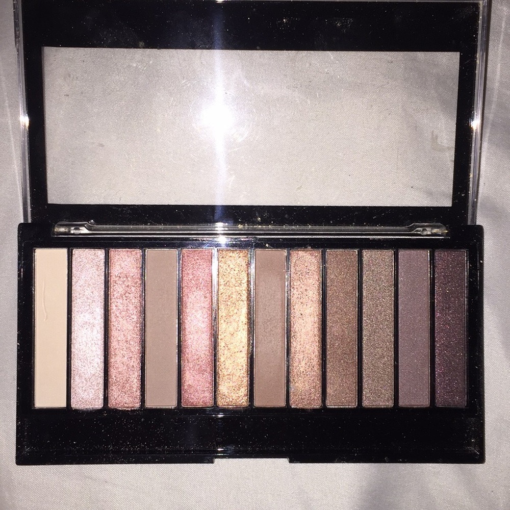 Eyeshadow palette